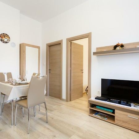 Apartment Rosemary 24 Крк Екстер'єр фото