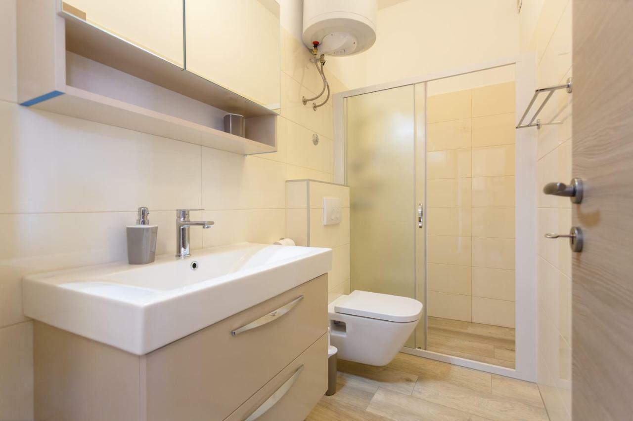 Apartment Rosemary 24 Крк Екстер'єр фото
