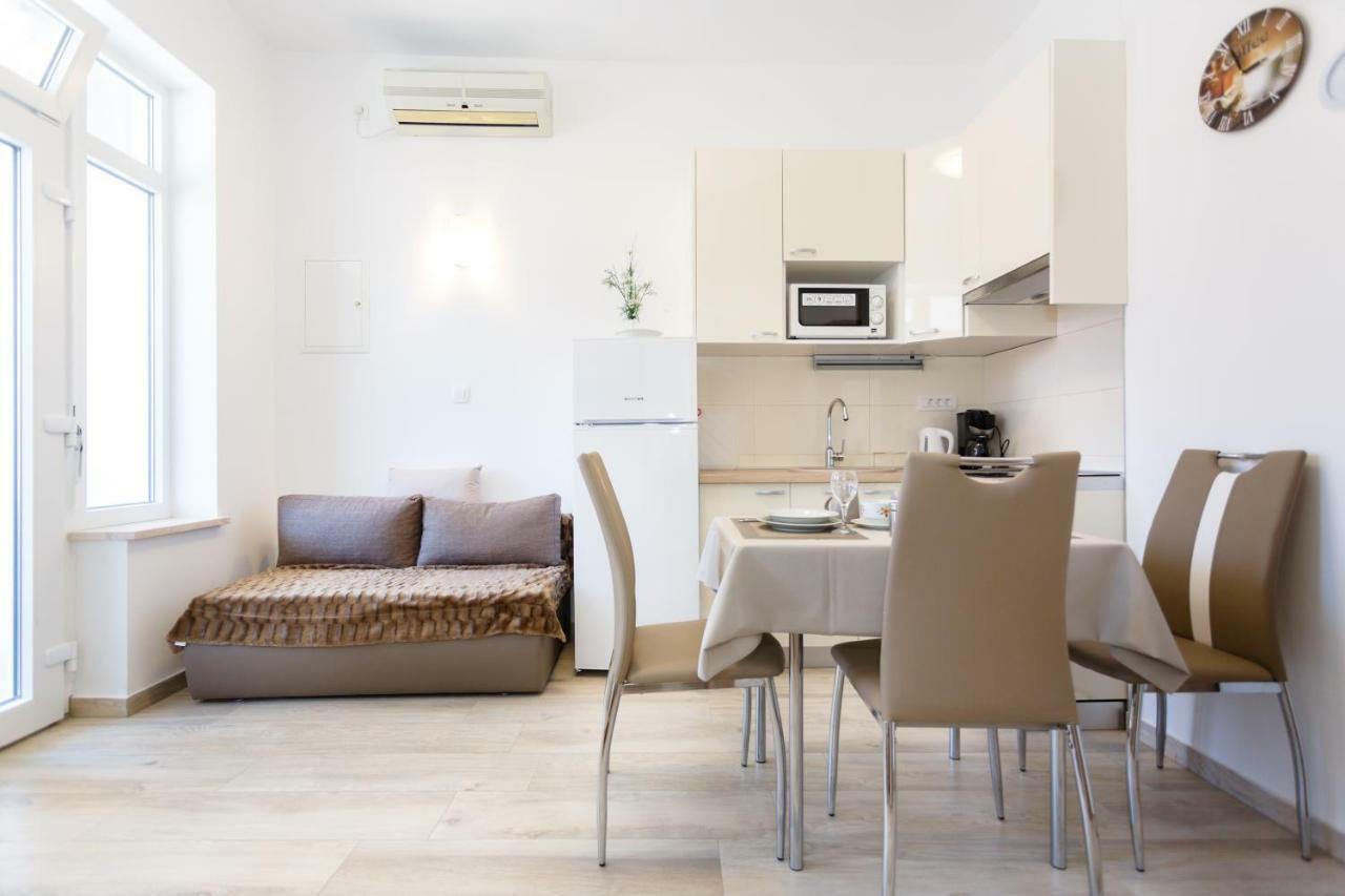 Apartment Rosemary 24 Крк Екстер'єр фото